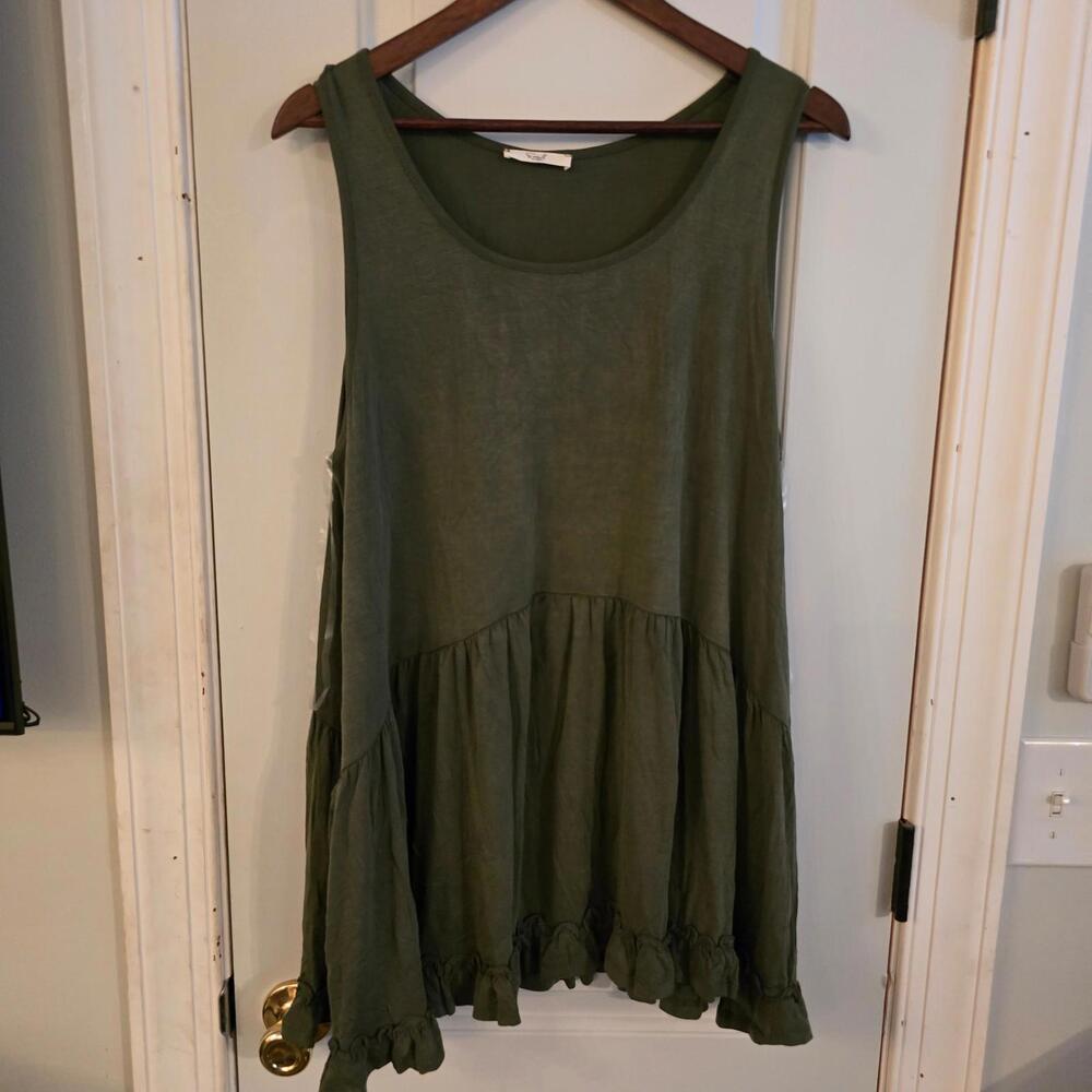Easel Flowy tank